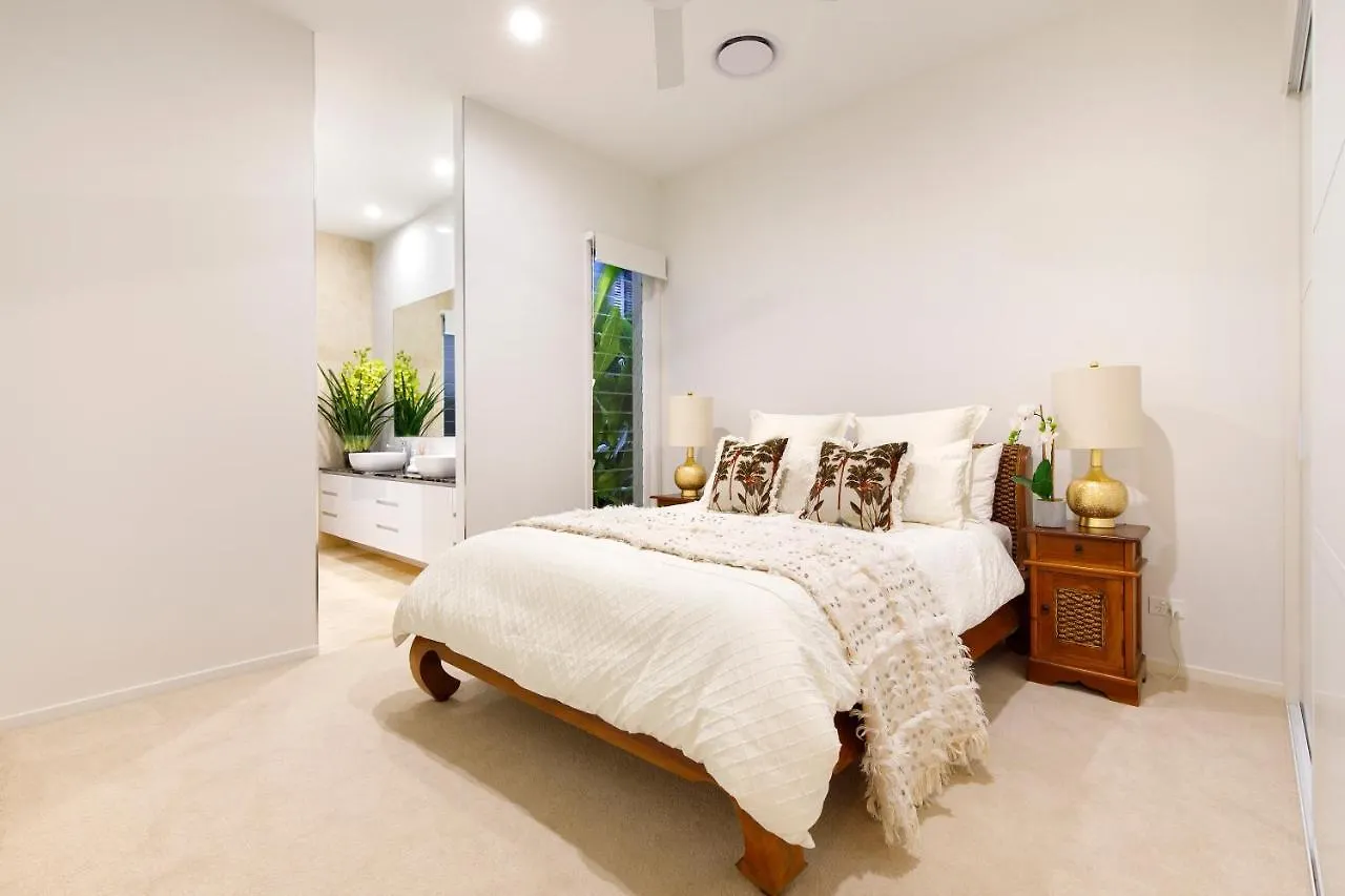 Exquisite Riverside Living, Noosaville 0*,